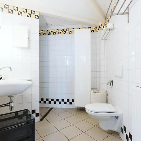 Westerweg 10 - Holiday home Ouddorp